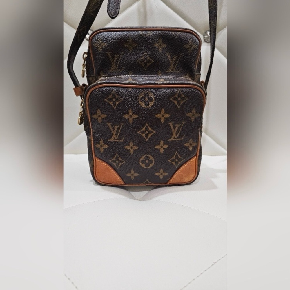 Louis Vuitton Amazon Monogram Unisex Bag - Picture 3 of 17